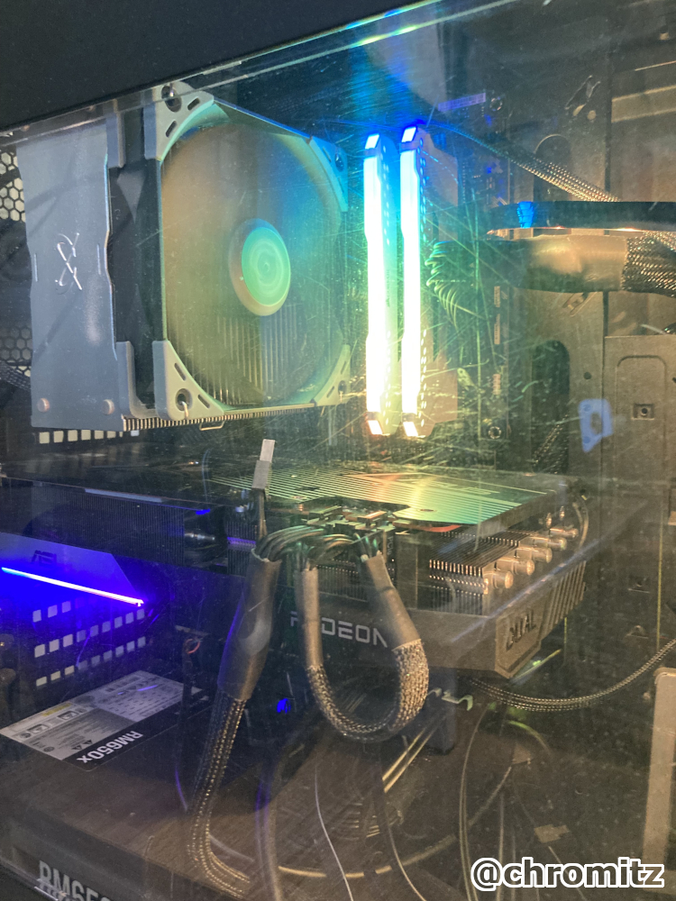 DDR4メモリ:LEDライティングの様子